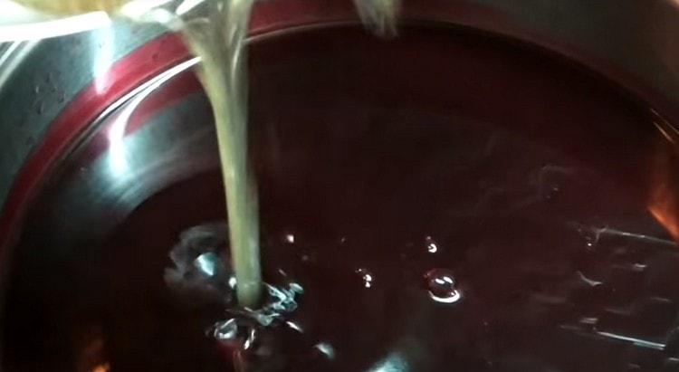 When the compote cools down a bit, add gelatin to it.