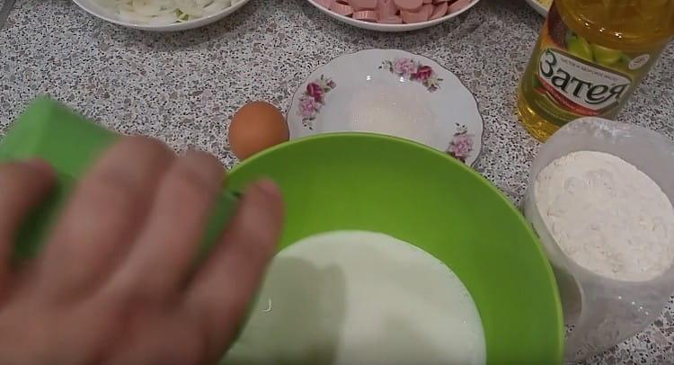 Pour kefir into a bowl.