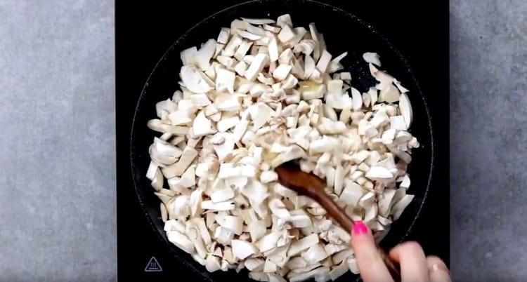 Add mushrooms to the onion.