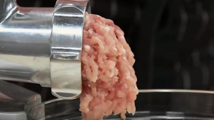 Pass the meat through a meat grinder.