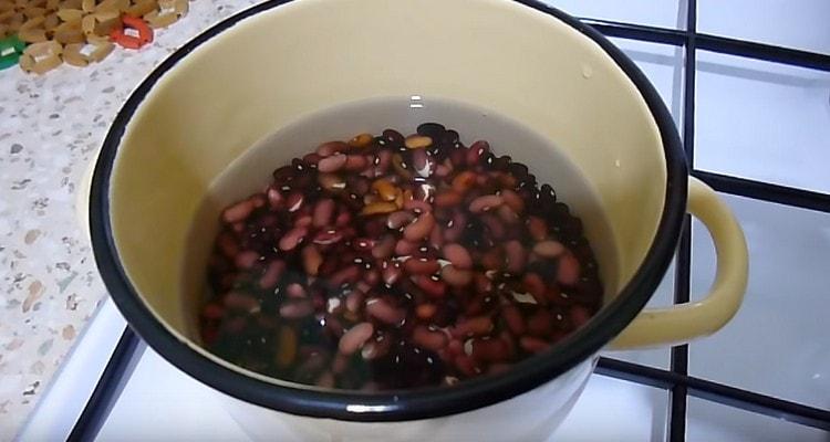 Pour the beans with water and cook until tender.