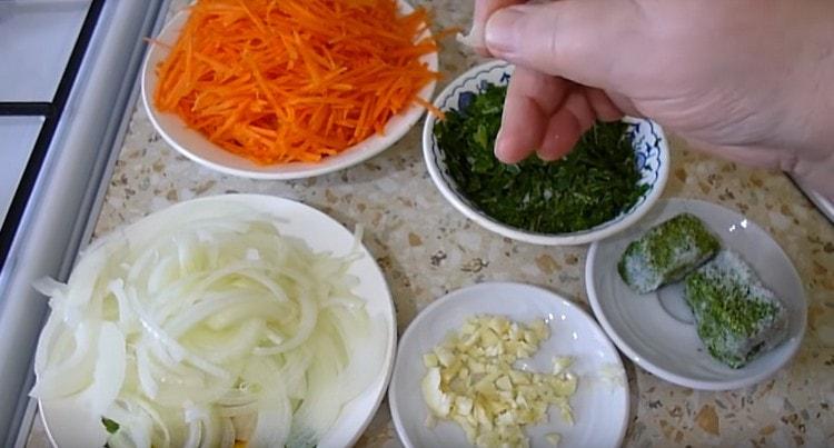 Cut onions and herbs, grate carrots.