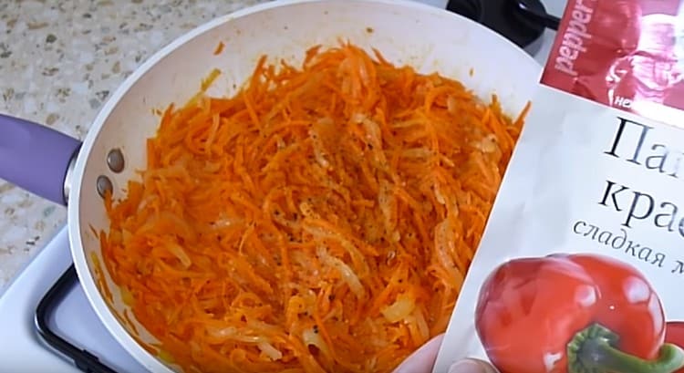 Salt, pepper the dish, season with paprika.