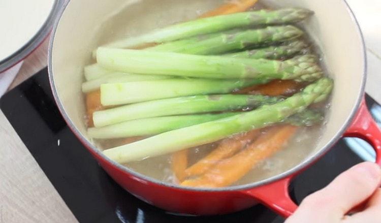 Add the asparagus to the pan to the carrots.