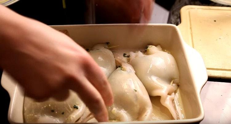 Stuffed stuffed squids in the form.