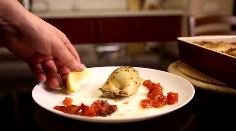 Squids cooked in the oven according to this recipe are incredibly tasty.