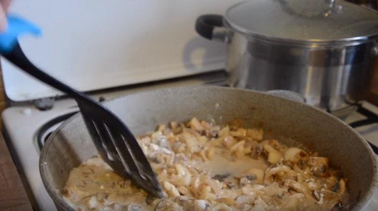 Mix and cook the sauce until thickened.