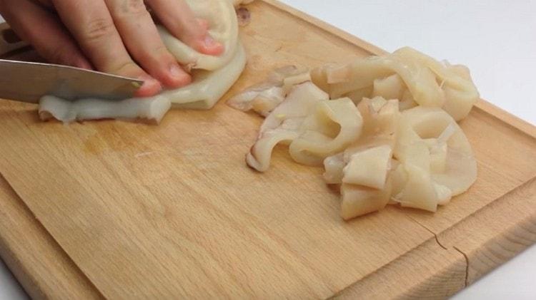 Squids can be cut into rings.