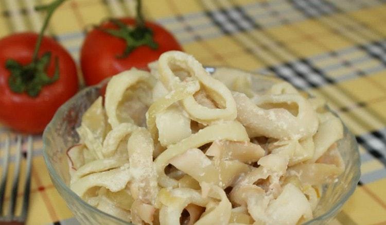 Squid stewed in sour cream, perfectly complement any side dish.