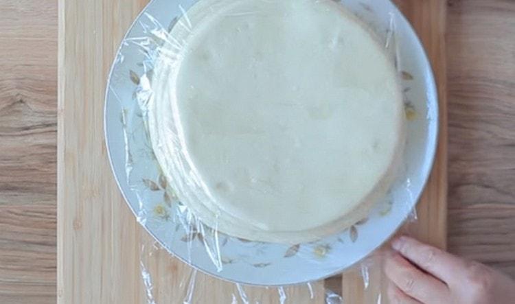 We put the blanks on top of one another and cover with cling film.