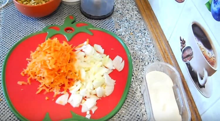 Grind onions and carrots.