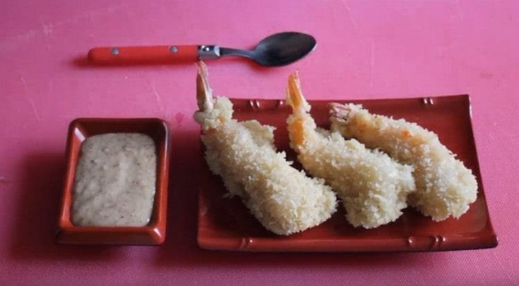 Breaded shrimps go well with peanut sauce.