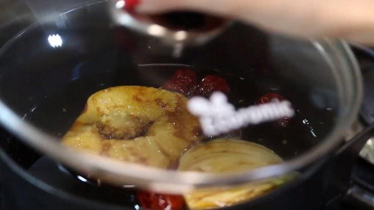Cook the marinade under the lid for half an hour.