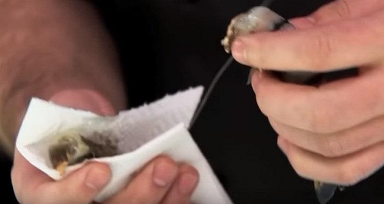 First we tear off the head of the shrimp.