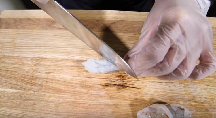 To stretch the shrimp, make three cuts on it.