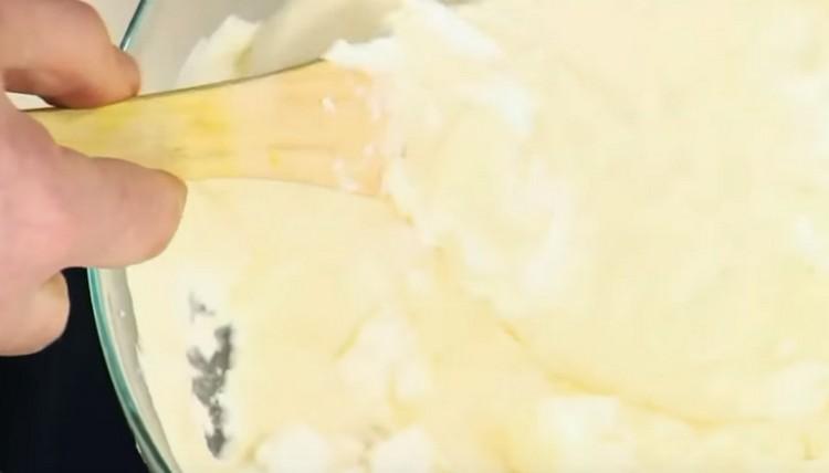 mix the cream very carefully and slowly.