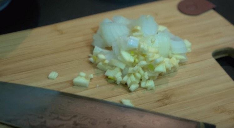 Grind onions and garlic.