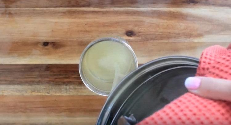 We leave part of the broth, and merge the rest