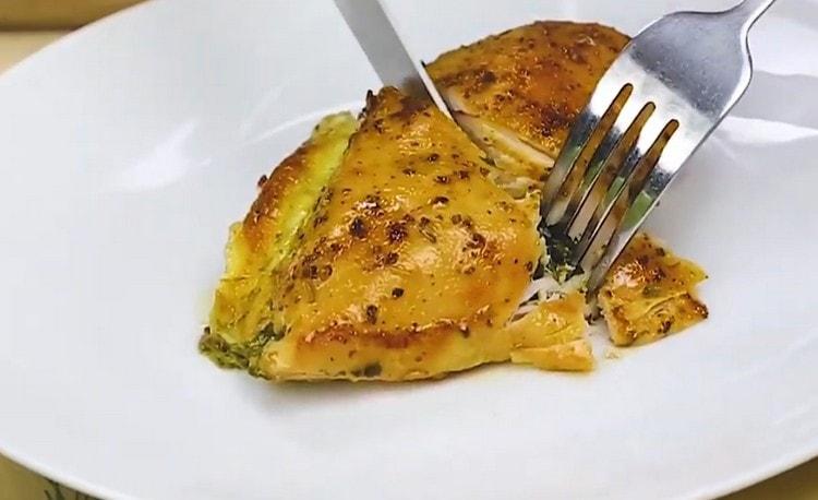 This chicken with spinach is very tasty.