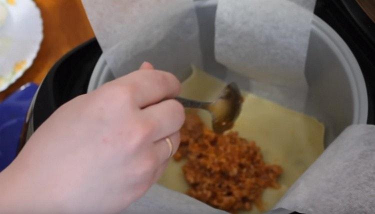 Next, make a layer of minced meat.