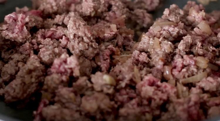 Add minced meat to the onion. fry until cooked.