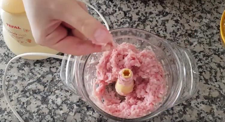 Grind the chicken to the state of minced meat.