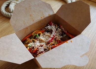 Wok noodle recipe at home - udon with beef and vegetables 🍝