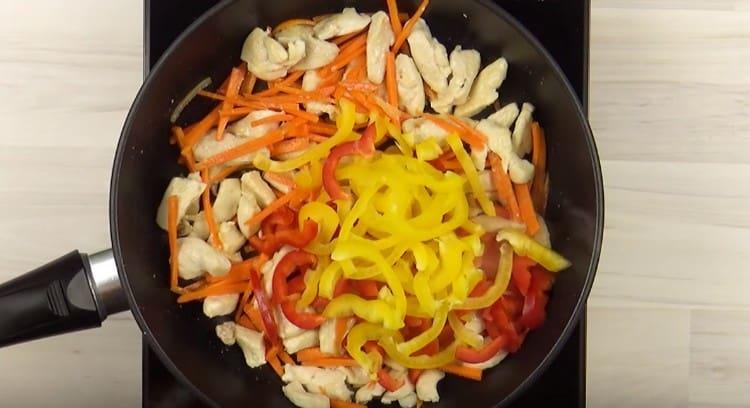 We spread the bell pepper.