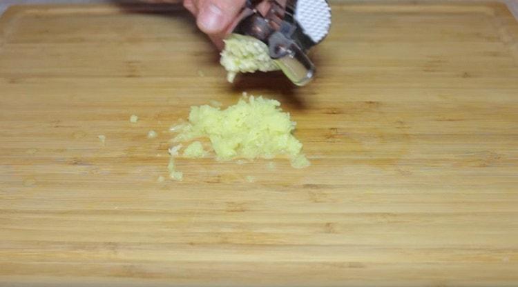 Grind ginger and garlic.