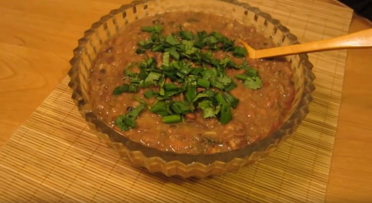 Appetizing bean lobio is ready.