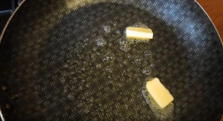 In a pan we heat a piece of butter.