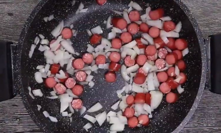 Add the onion to the nipples.