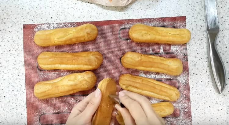 We make holes in the eclairs.