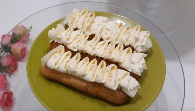 We decorate the finished raspberry eclairs with coconut cream.