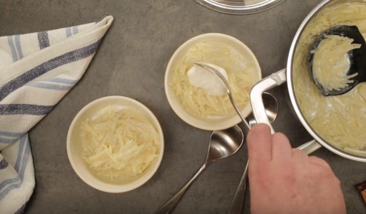 Spread a spoonful of whipped cream on top of the noodles.