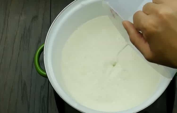 We make ice cream in an ice cream maker