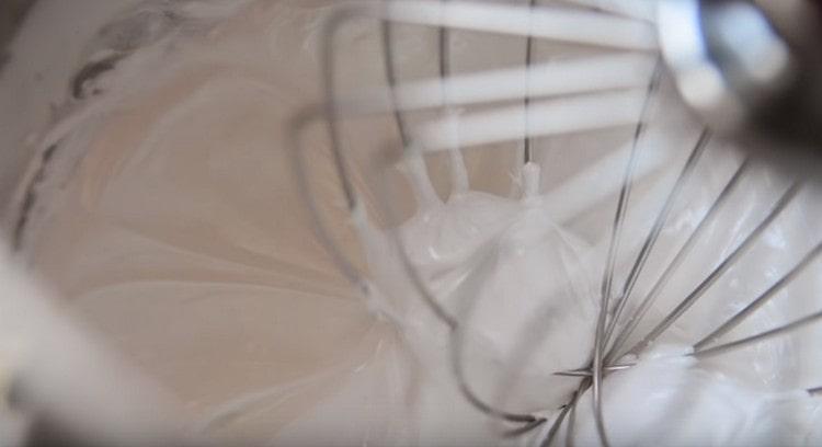 Then, with a mixer, beat the meringue to persistent peaks.