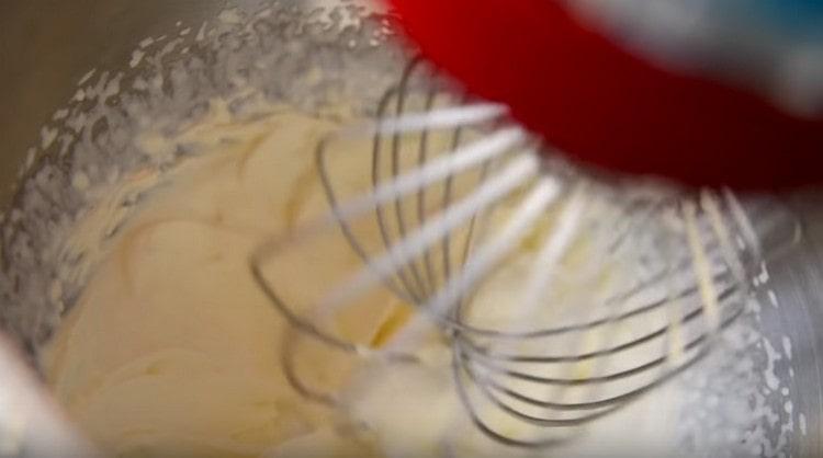 Whip the cold cream with a mixer.