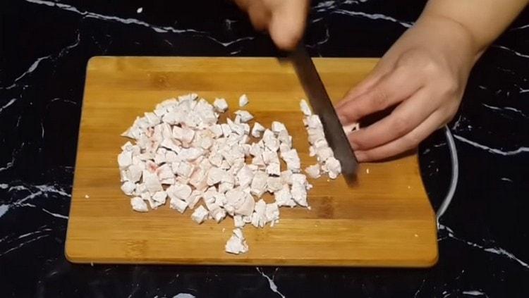 Finely cut the fat tail.