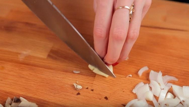 Grind onions and garlic.