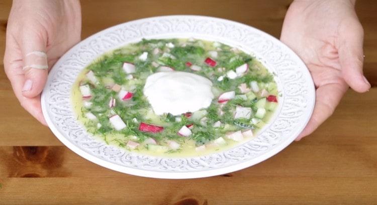 Okroshka on kvass turns out to be very tasty and well refreshing.