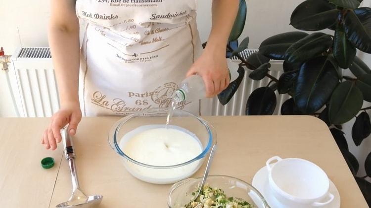 To make okroshka mix kefir and mineral water