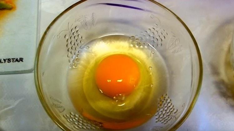 In separate bowls we beat out an egg.