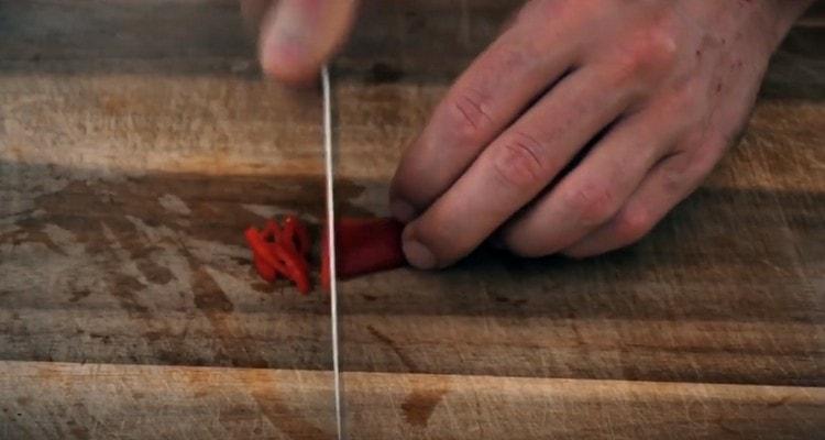 Grind chilli peeled from seeds.