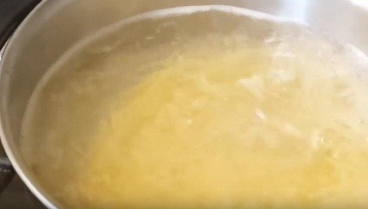 Boil until cooked spaghetti.