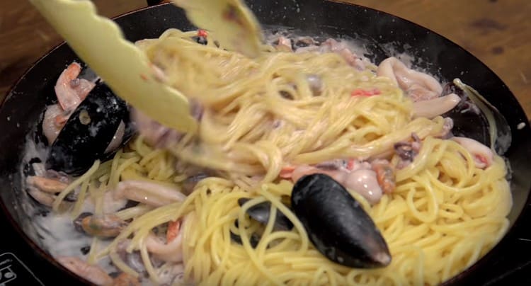 Mix the contents of the pan.