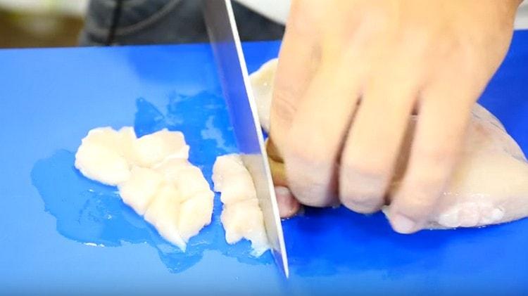 Cut the chicken into pieces.