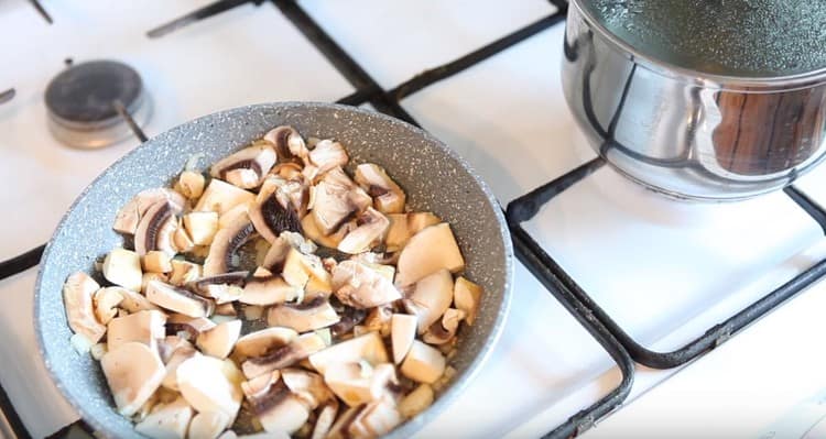 Next, add mushrooms to the pan.