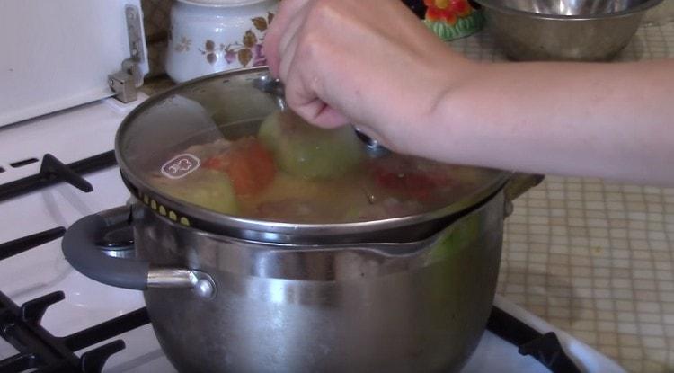 Cooking peppers under the lid.