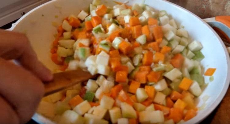 Add zucchini and after a few minutes turn off the fire under the pan.